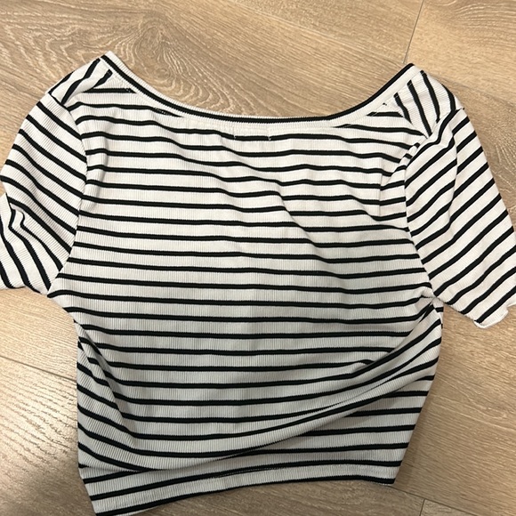 cropped u cut button shirt - Picture 2 of 2